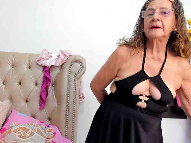 MatureBlonde webcam