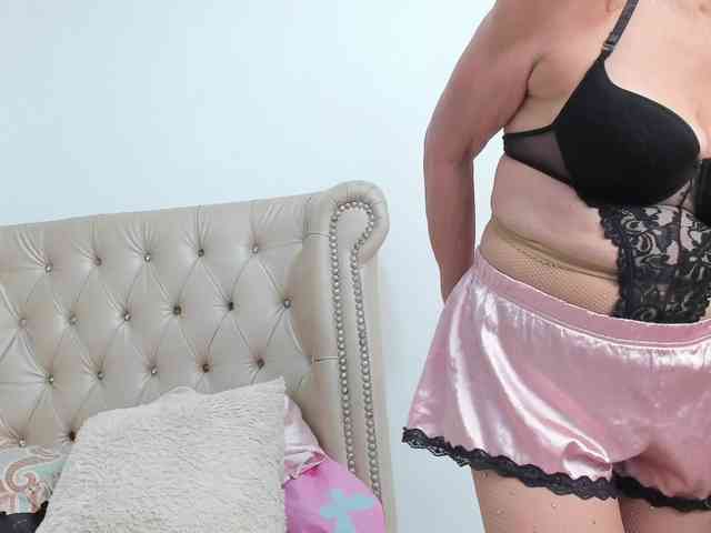 MatureBlonde webcam