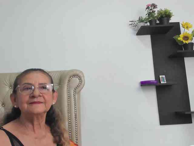 MatureBlonde webcam