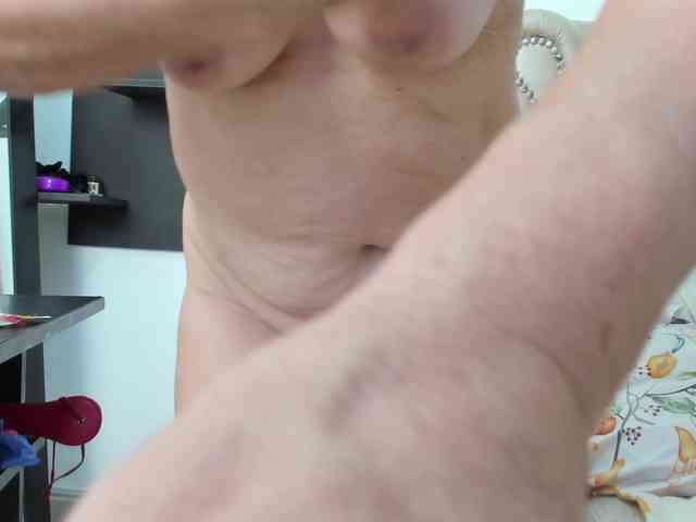 MatureBlonde webcam