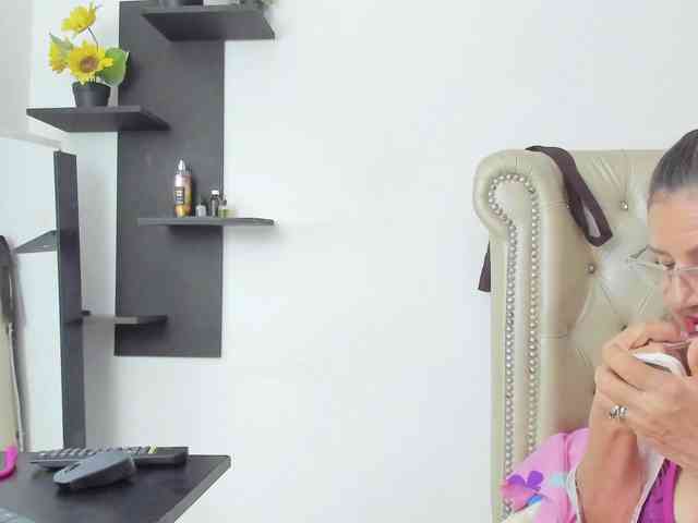 MatureBlonde webcam
