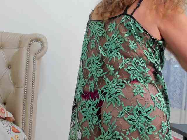 MatureBlonde webcam