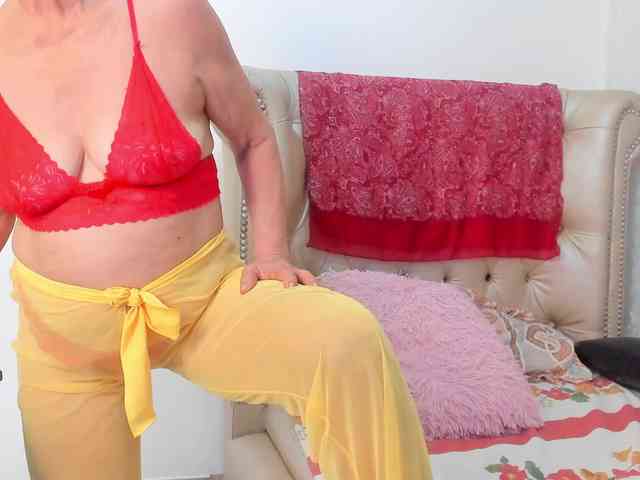 MatureBlonde webcam
