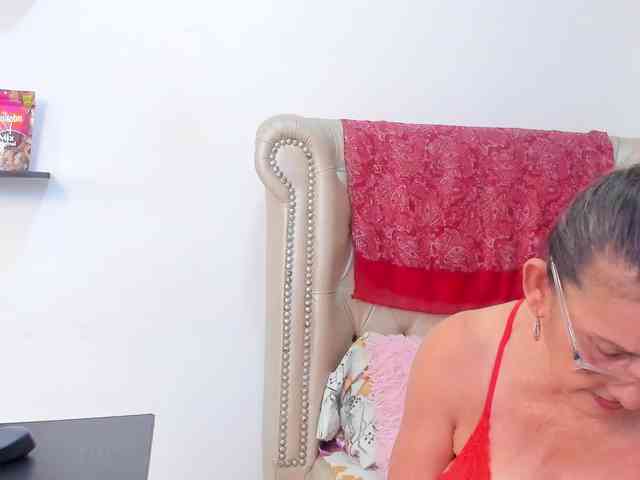 MatureBlonde webcam