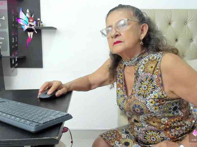 MatureBlonde webcam