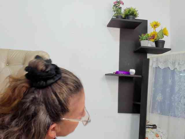 MatureBlonde webcam