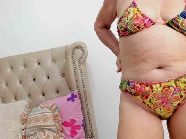 MatureBlonde webcam