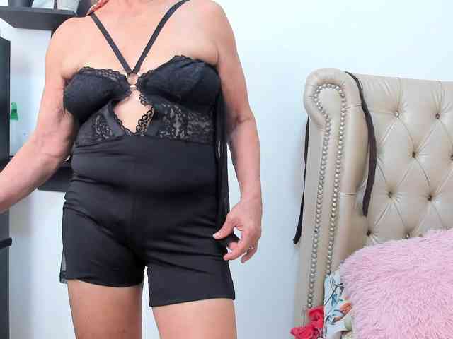 MatureBlonde webcam