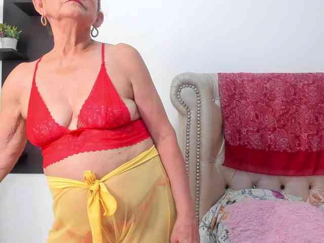 MatureBlonde webcam