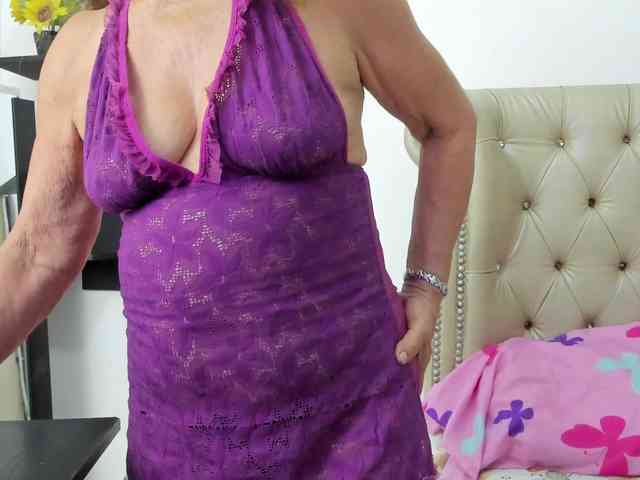 MatureBlonde webcam