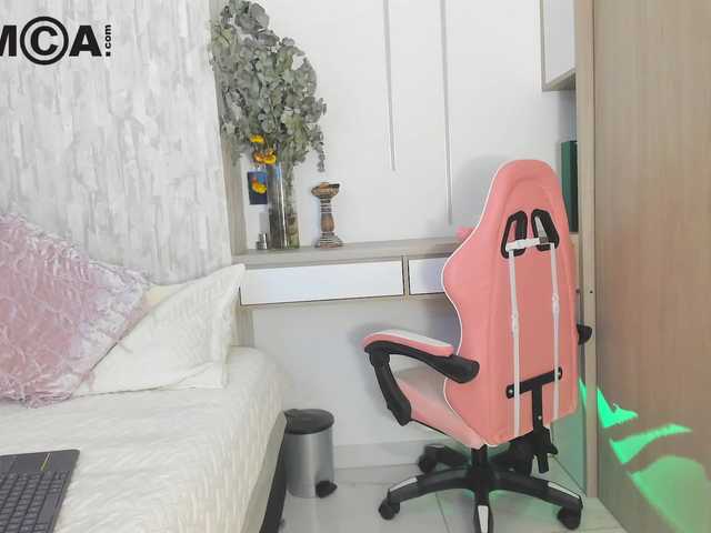 ScarlettSugar's BongaCams show and profile