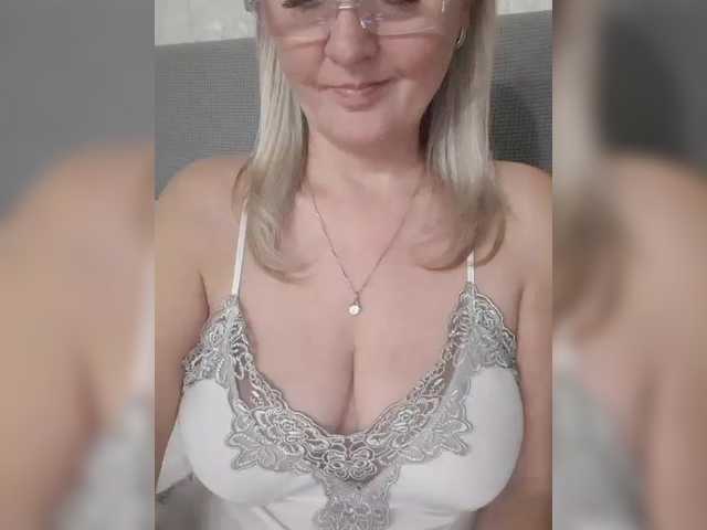 Offline SexiestJess45 on BongaCams