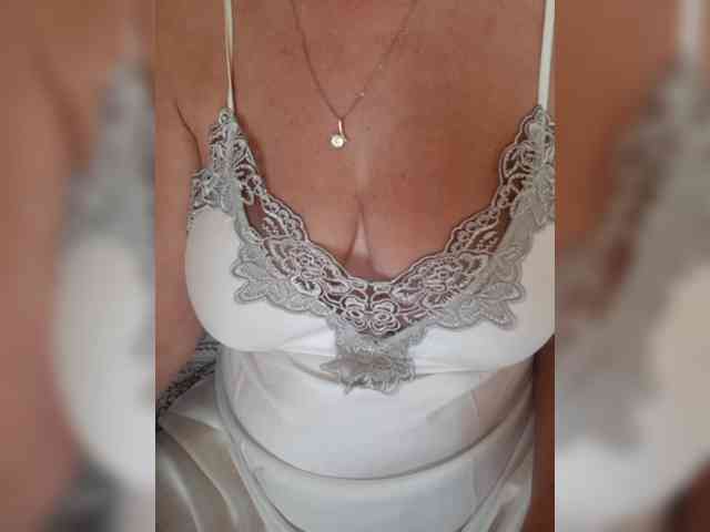 SexiestJess45 Live Webcam on BongaCams