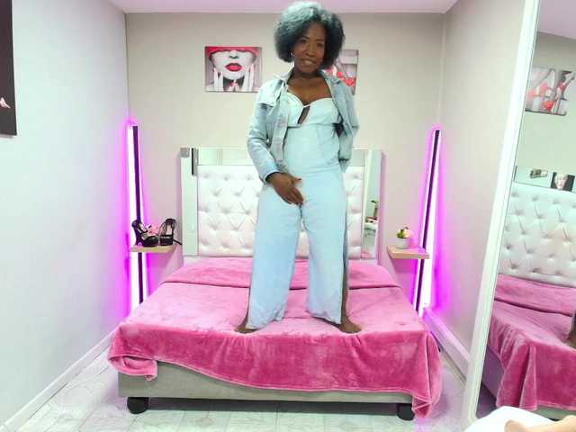 Discover Kimmturner from BongaCams