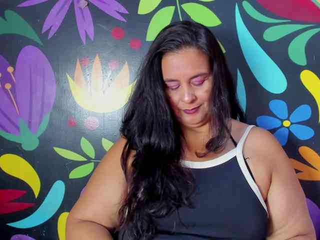 sharlott-bbw webcam