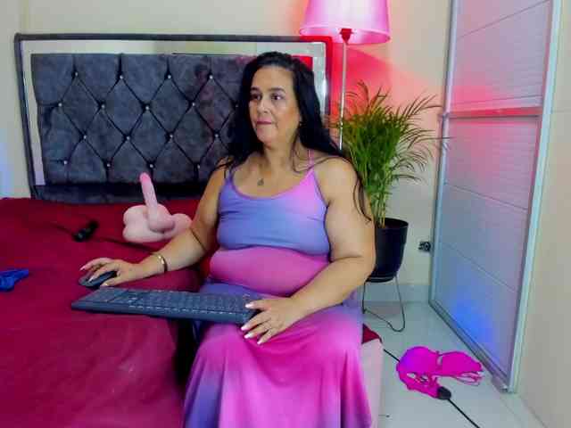 sharlott-bbw