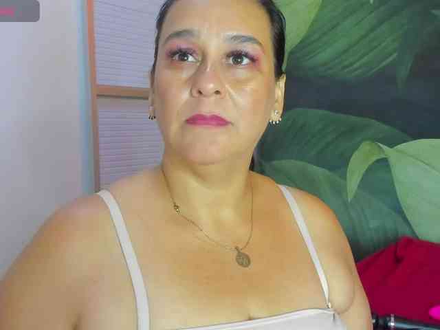 sharlott-bbw webcam