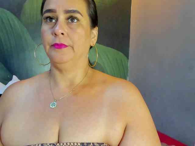 sharlott-bbw webcam