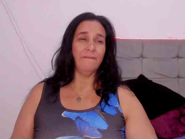 sharlott-bbw webcam