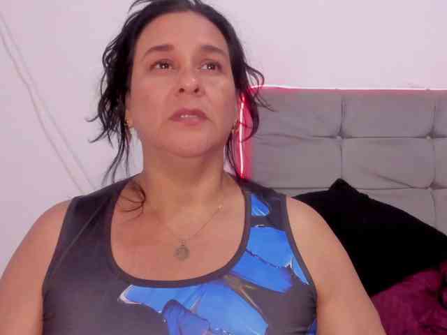 sharlott-bbw webcam