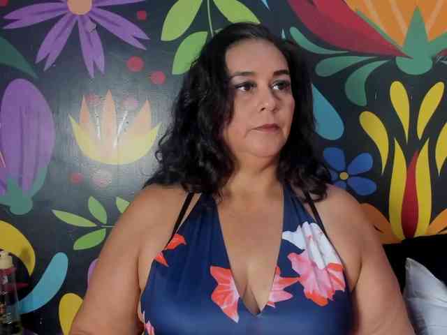 sharlott-bbw webcam