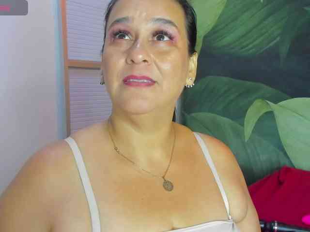 sharlott-bbw webcam