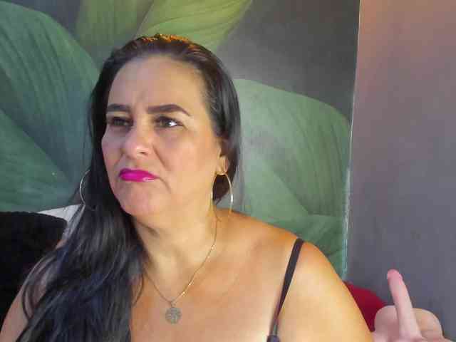 sharlott-bbw webcam