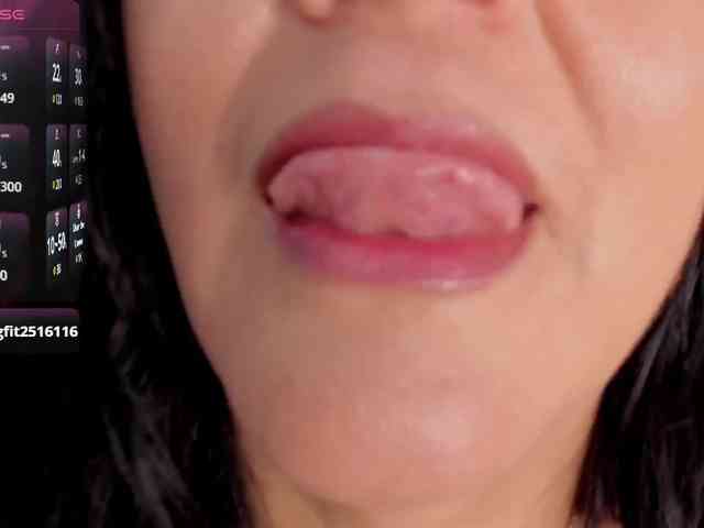 sharlott-bbw Live Webcam on BongaCams
