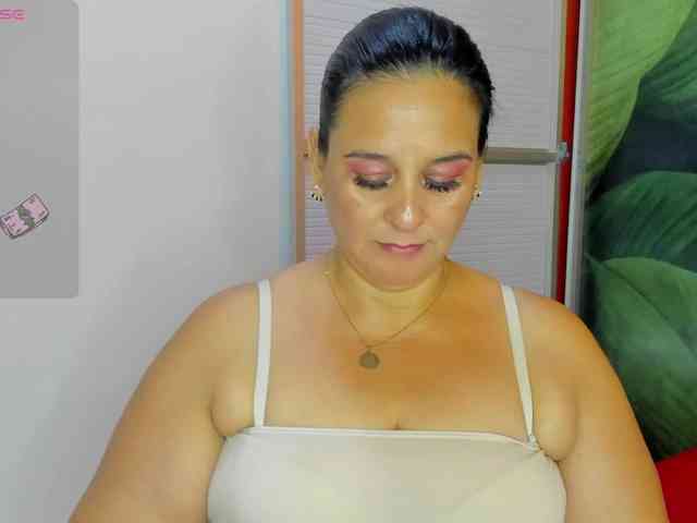 sharlott-bbw webcam