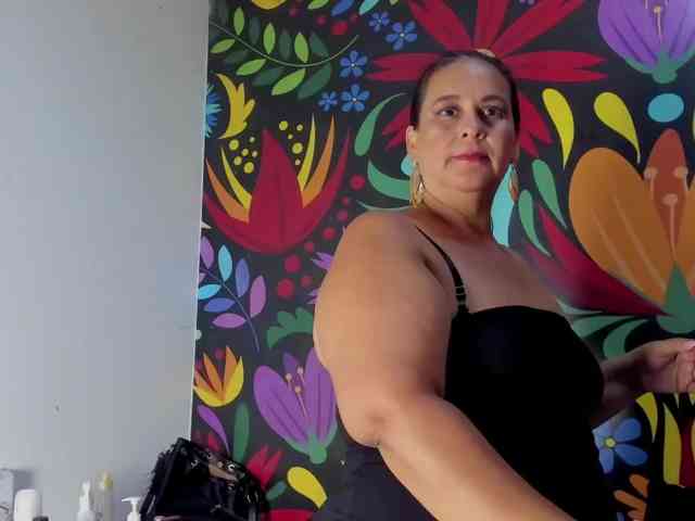 sharlott-bbw webcam