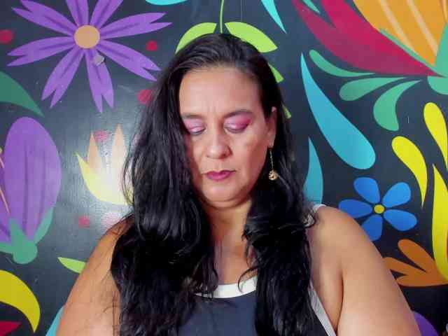 sharlott-bbw webcam