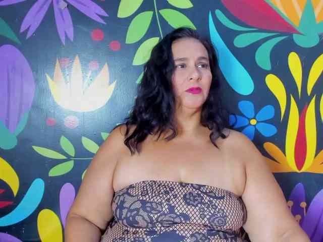 sharlott-bbw webcam