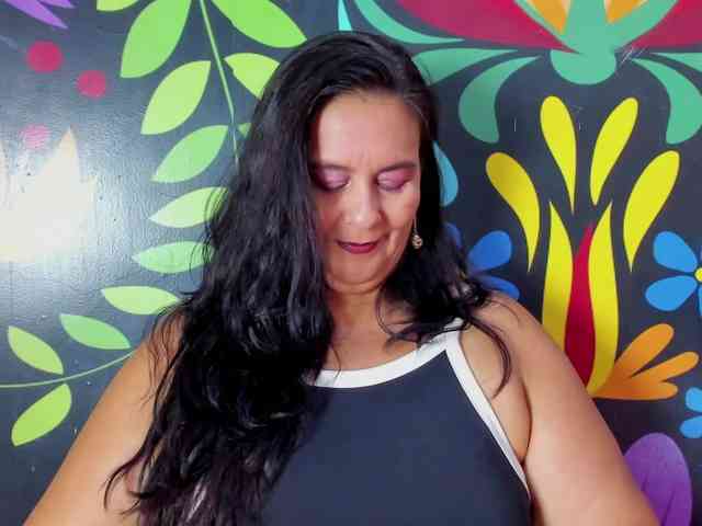 sharlott-bbw webcam