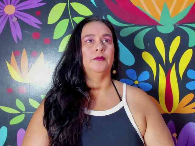 sharlott-bbw webcam