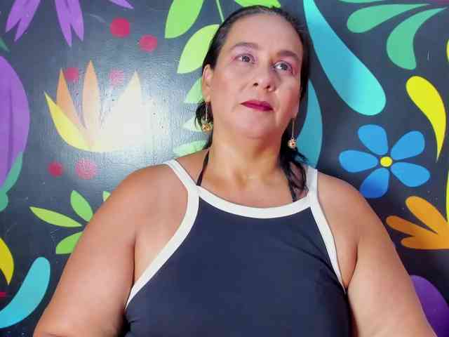 sharlott-bbw webcam