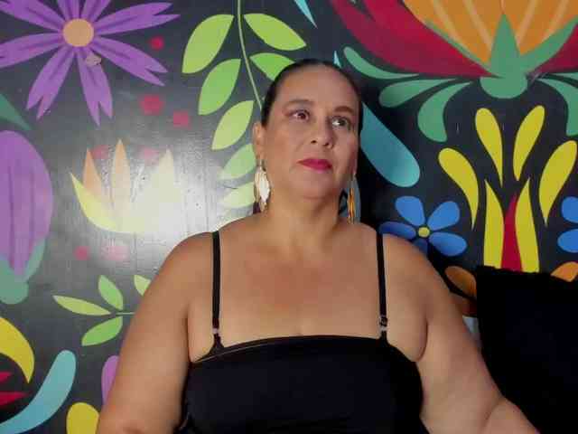 sharlott-bbw webcam