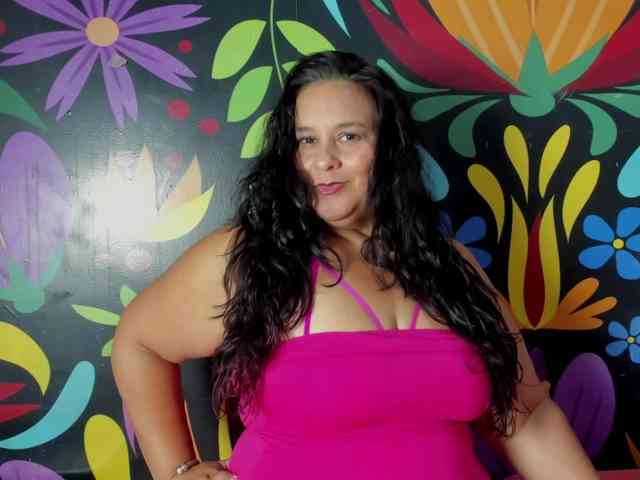sharlott-bbw webcam