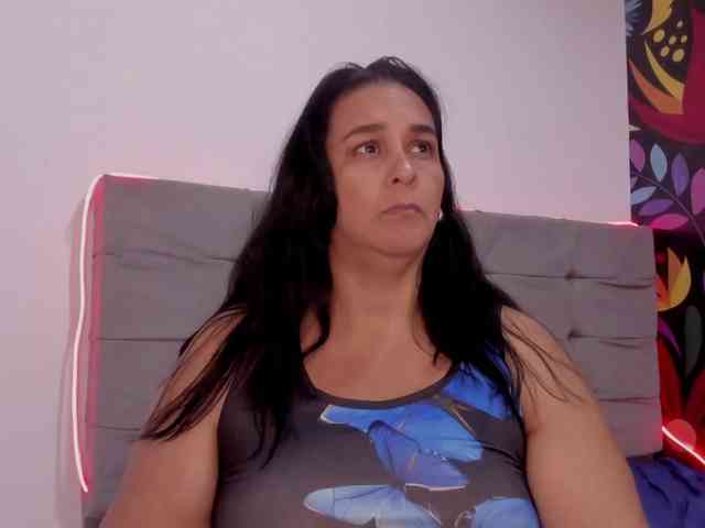 sharlott-bbw webcam
