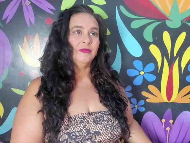 sharlott-bbw webcam