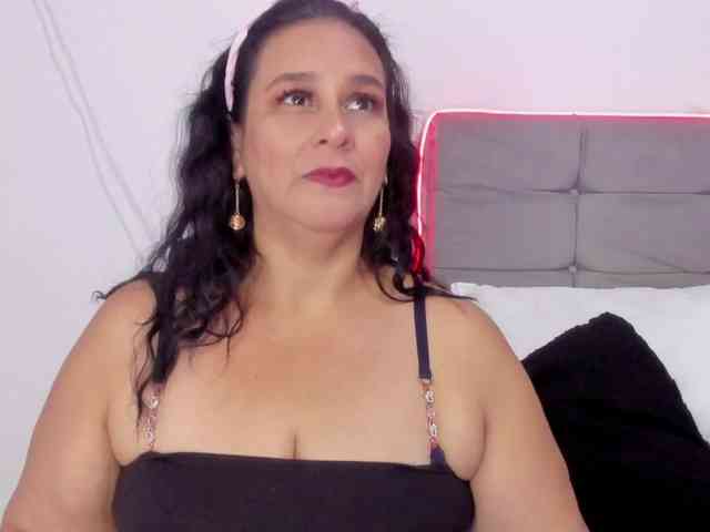 sharlott-bbw webcam