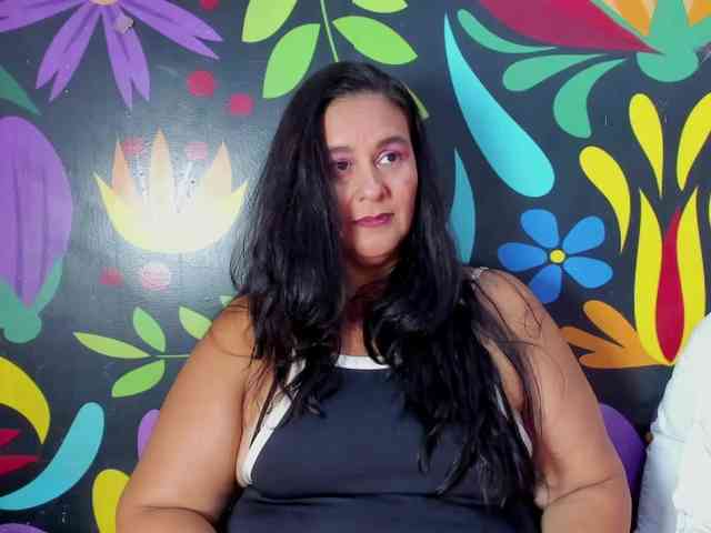 sharlott-bbw webcam