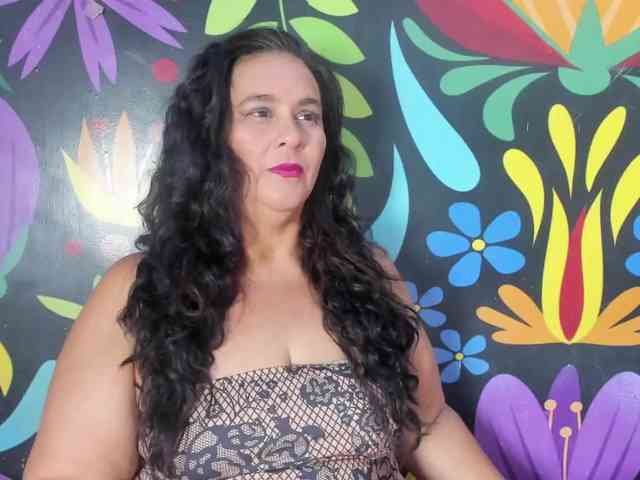 sharlott-bbw webcam