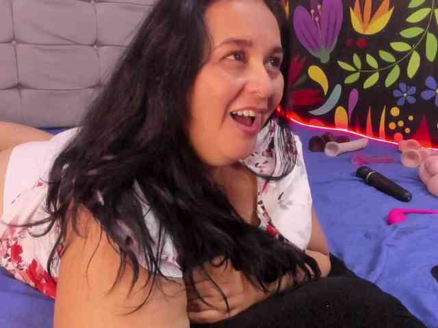 sharlott-bbw webcam