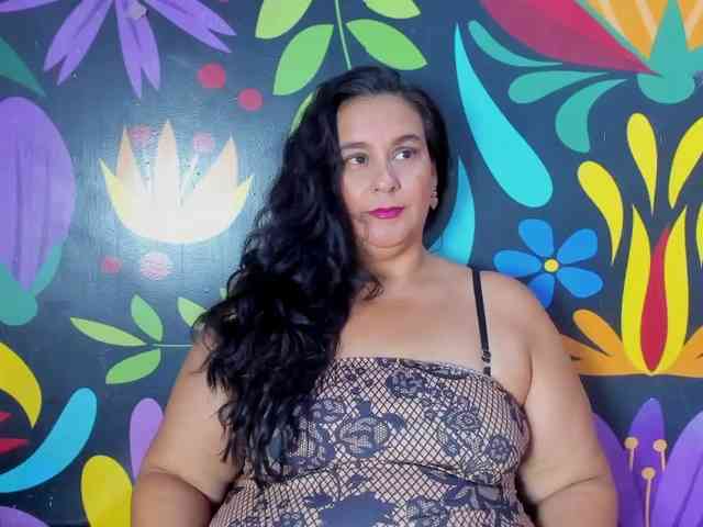 sharlott-bbw webcam