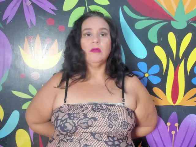 sharlott-bbw webcam