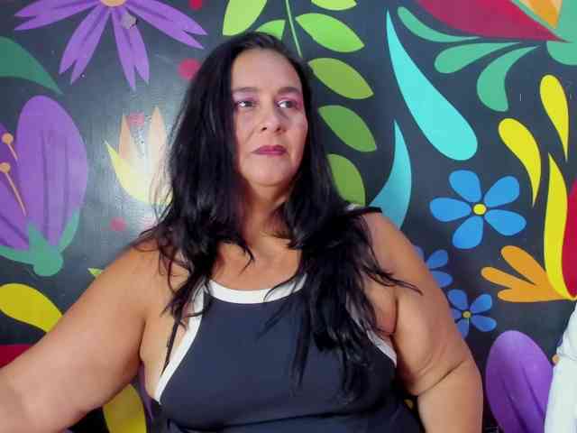 sharlott-bbw webcam