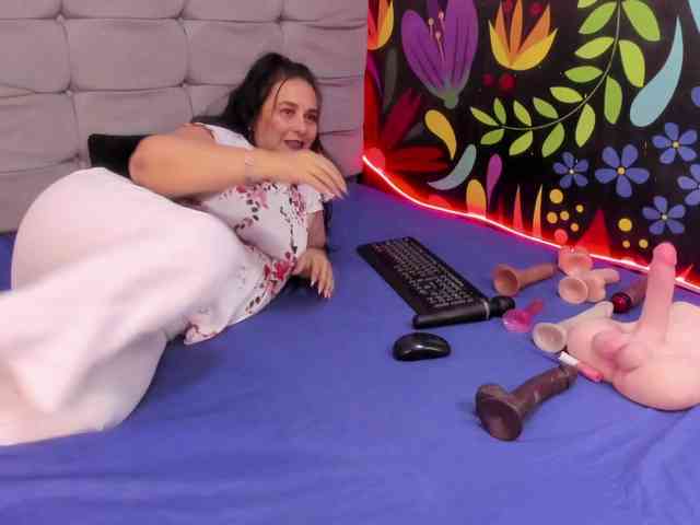 sharlott-bbw webcam