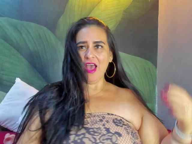 sharlott-bbw webcam
