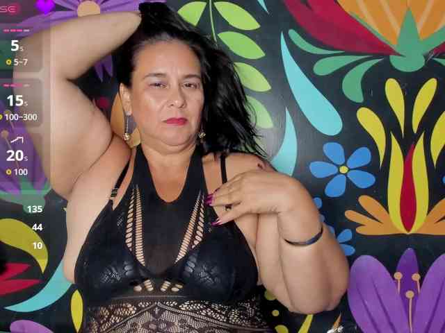sharlott-bbw's webcam live show