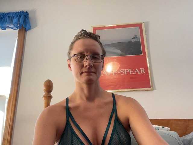 LeahWilde's BongaCams show and profile